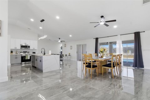Casa en venta en Cape Coral, Florida, 4 dormitorios, 208.29 m2 № 2233593 - foto 13