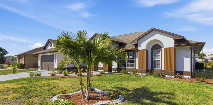 Casa en Cape Coral, Florida 4 dormitorios, 208.29 m2 № 2233593