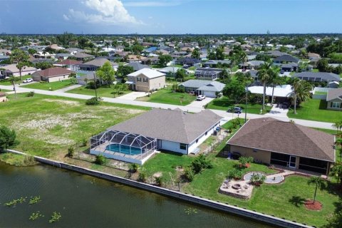 Casa en venta en Cape Coral, Florida, 4 dormitorios, 208.29 m2 № 2233593 - foto 4