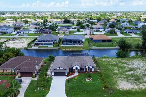 Casa en venta en Cape Coral, Florida, 4 dormitorios, 208.29 m2 № 2233593 - foto 3
