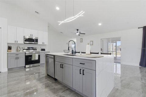 Casa en venta en Cape Coral, Florida, 4 dormitorios, 208.29 m2 № 2233593 - foto 18