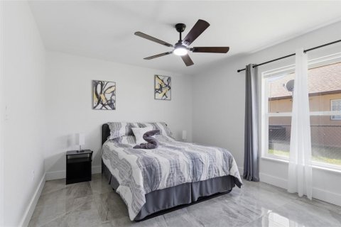 Casa en venta en Cape Coral, Florida, 4 dormitorios, 208.29 m2 № 2233593 - foto 25