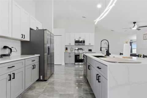 Casa en venta en Cape Coral, Florida, 4 dormitorios, 208.29 m2 № 2233593 - foto 17