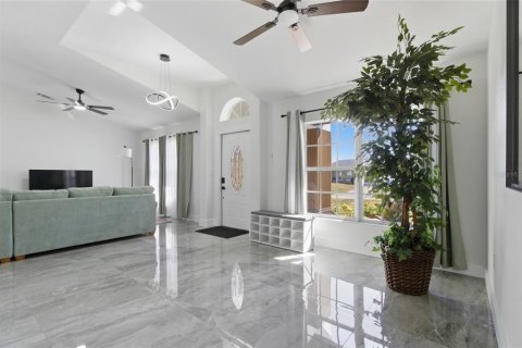 Casa en venta en Cape Coral, Florida, 4 dormitorios, 208.29 m2 № 2233593 - foto 8