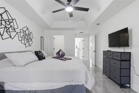 Casa en venta en Cape Coral, Florida, 4 dormitorios, 208.29 m2 № 2233593 - foto 19