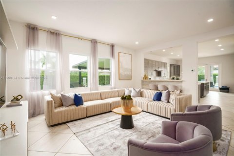 House in Miami, Florida 8 bedrooms, 411.19 sq.m. № 1952653 - photo 24