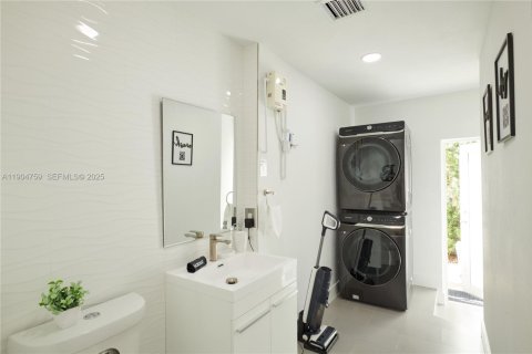 Villa ou maison à vendre à Miami, Floride: 4 chambres, 206.24 m2 № 2038926 - photo 30
