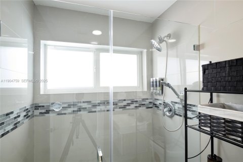 Villa ou maison à vendre à Miami, Floride: 4 chambres, 206.24 m2 № 2038926 - photo 29