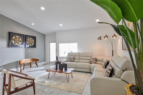 Villa ou maison à vendre à Miami, Floride: 4 chambres, 206.24 m2 № 2038926 - photo 11