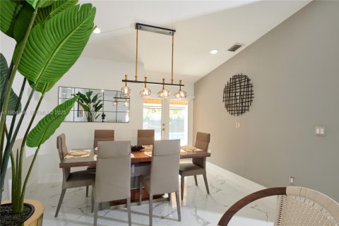 Villa ou maison à vendre à Miami, Floride: 4 chambres, 206.24 m2 № 2038926 - photo 10