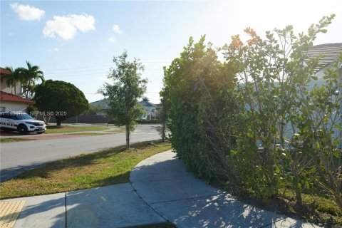 Villa ou maison à vendre à Miami, Floride: 4 chambres, 206.24 m2 № 2038926 - photo 6