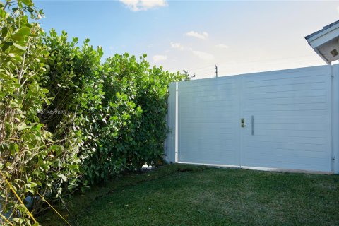 Villa ou maison à vendre à Miami, Floride: 4 chambres, 206.24 m2 № 2038926 - photo 5