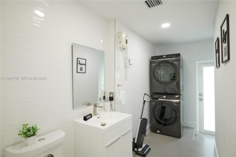 Villa ou maison à vendre à Miami, Floride: 4 chambres, 206.24 m2 № 2038926 - photo 20