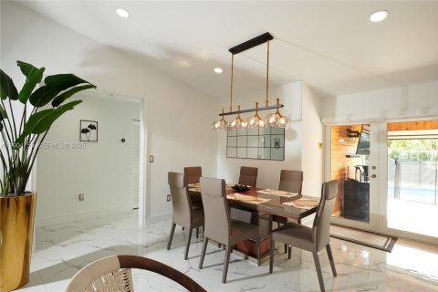 Villa ou maison à vendre à Miami, Floride: 4 chambres, 206.24 m2 № 2038926 - photo 9