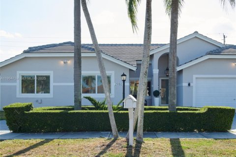 Villa ou maison à vendre à Miami, Floride: 4 chambres, 206.24 m2 № 2038926 - photo 2