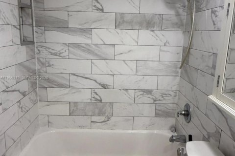 Apartamento en alquiler en Hollywood, Florida, 1 dormitorio, 82.03 m2 № 2081297 - foto 9