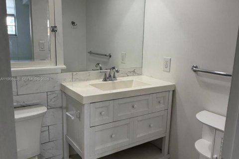Apartamento en alquiler en Hollywood, Florida, 1 dormitorio, 82.03 m2 № 2081297 - foto 10
