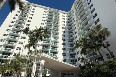 Apartamento en Hollywood, Florida 1 dormitorio, 82.03 m2 № 2081297