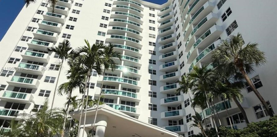 Apartamento en Hollywood, Florida 1 dormitorio, 82.03 m2 № 2081297