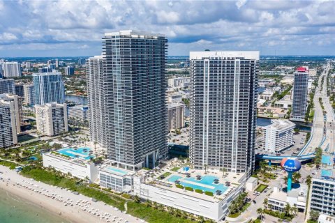 Copropriété à louer à Hallandale Beach, Floride: 2 chambres, 135.45 m2 № 1006609 - photo 24