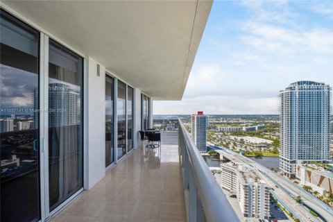 Copropriété à louer à Hallandale Beach, Floride: 2 chambres, 135.45 m2 № 1006609 - photo 20