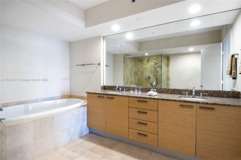 Copropriété à louer à Hallandale Beach, Floride: 2 chambres, 135.45 m2 № 1006609 - photo 13