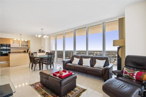 Copropriété à louer à Hallandale Beach, Floride: 2 chambres, 135.45 m2 № 1006609 - photo 2