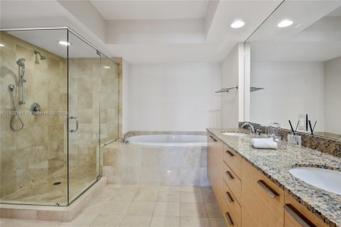 Copropriété à louer à Hallandale Beach, Floride: 2 chambres, 135.45 m2 № 1006609 - photo 12