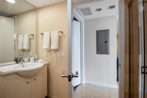 Copropriété à louer à Hallandale Beach, Floride: 2 chambres, 135.45 m2 № 1006609 - photo 17