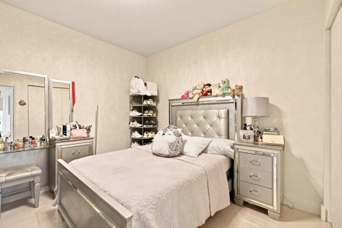 Condo in North Bay Village, Florida, 2 bedrooms  № 2311747 - photo 16