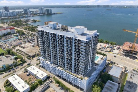 Condo in North Bay Village, Florida, 2 bedrooms  № 2311747 - photo 30