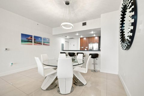 Condo in North Bay Village, Florida, 2 bedrooms  № 2311747 - photo 9