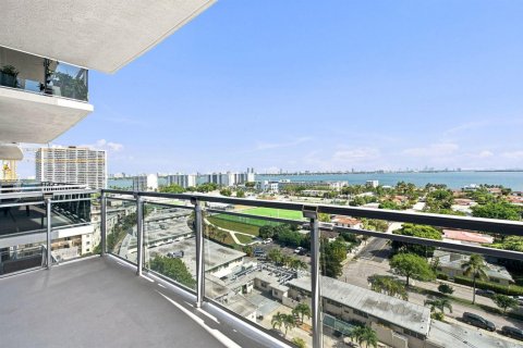 Condo in North Bay Village, Florida, 2 bedrooms  № 2311747 - photo 25