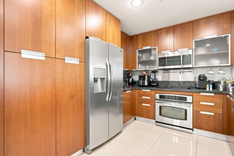 Condo in North Bay Village, Florida, 2 bedrooms  № 2311747 - photo 12
