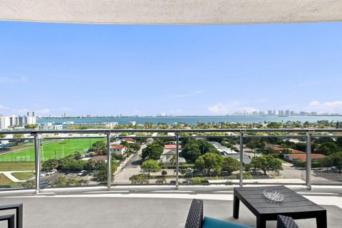 Condo in North Bay Village, Florida, 2 bedrooms  № 2311747 - photo 27