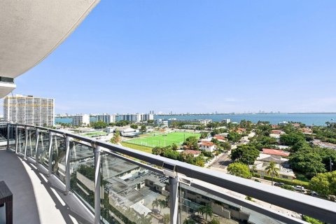 Condo in North Bay Village, Florida, 2 bedrooms  № 2311747 - photo 28