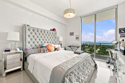 Condo in North Bay Village, Florida, 2 bedrooms  № 2311747 - photo 21
