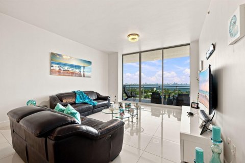 Condo in North Bay Village, Florida, 2 bedrooms  № 2311747 - photo 7