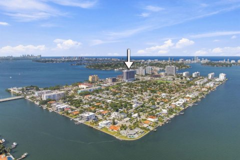 Condo in North Bay Village, Florida, 2 bedrooms № 2311747