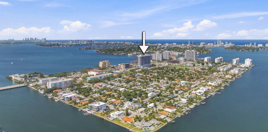 Condo in North Bay Village, Florida, 2 bedrooms  № 2311747