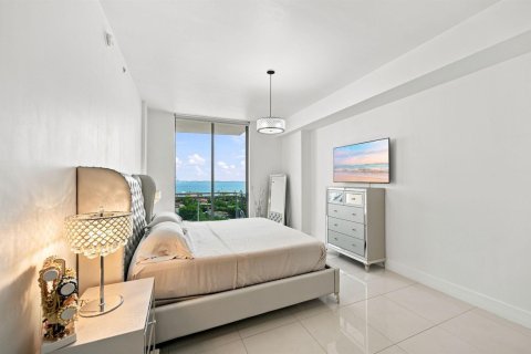 Condo in North Bay Village, Florida, 2 bedrooms  № 2311747 - photo 14