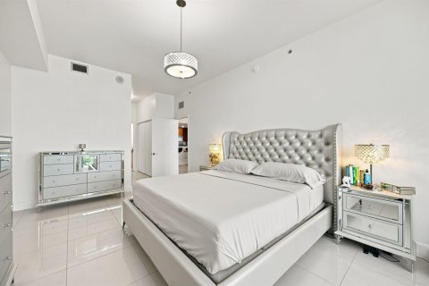 Condo in North Bay Village, Florida, 2 bedrooms  № 2311747 - photo 15
