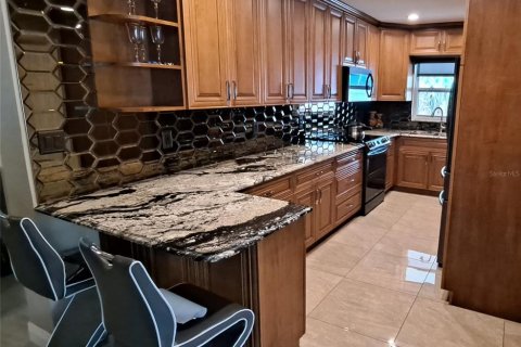 Casa en venta en Saint Petersburg, Florida, 5 dormitorios, 220.92 m2 № 2150446 - foto 5