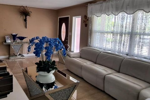 Casa en venta en Saint Petersburg, Florida, 5 dormitorios, 220.92 m2 № 2150446 - foto 3
