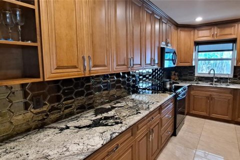 Casa en venta en Saint Petersburg, Florida, 5 dormitorios, 220.92 m2 № 2150446 - foto 6