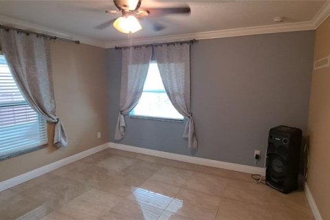 Casa en venta en Saint Petersburg, Florida, 5 dormitorios, 220.92 m2 № 2150446 - foto 9