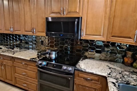 Casa en venta en Saint Petersburg, Florida, 5 dormitorios, 220.92 m2 № 2150446 - foto 8