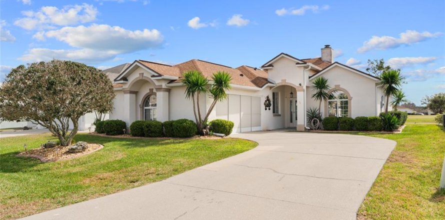 House in Ocala, Florida 3 bedrooms, 161.56 sq.m. № 1745379