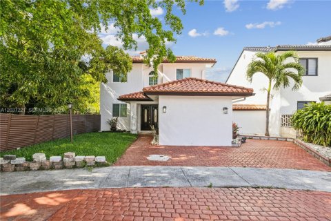 Villa ou maison à Miami, Floride 4 chambres, 220.74 m2 № 2154215