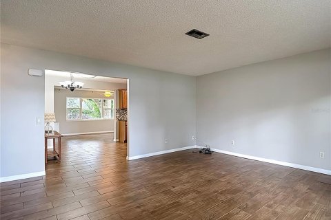 House in Spring Hill, Florida 2 bedrooms, 119.29 sq.m. № 1795880 - photo 5